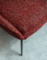 تصویری از جزئیات مبل ریتزی قرمز