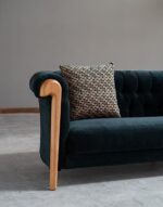 نمایی از مبل کِین به همراه کوسن آن
