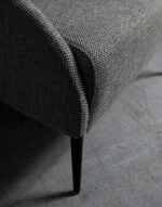 تصویری از جزئیات ریز مبل وینسوم رنگ خاکستری