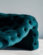 نمایی از گوشه مبل هوکو رنگ کله غازی