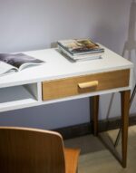 نمای ازجزئیات میز تحریر پلین