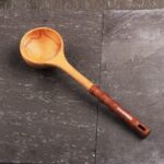 نمایی از ملاقه دو رنگ چوبارو LD06