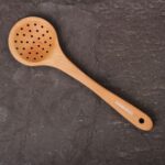 تصویری از کفگیر سوراخ دار چوبارو C04