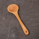 عکسی از کفگیر سوراخ دار چوبارو C04
