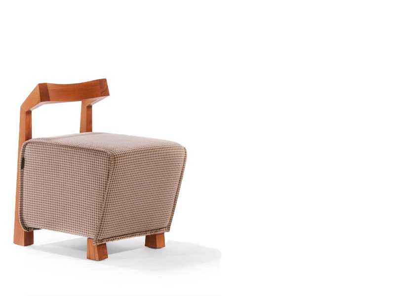 نمایی از یکی از صندلی های بسیار جذاب فروشگاه romohome